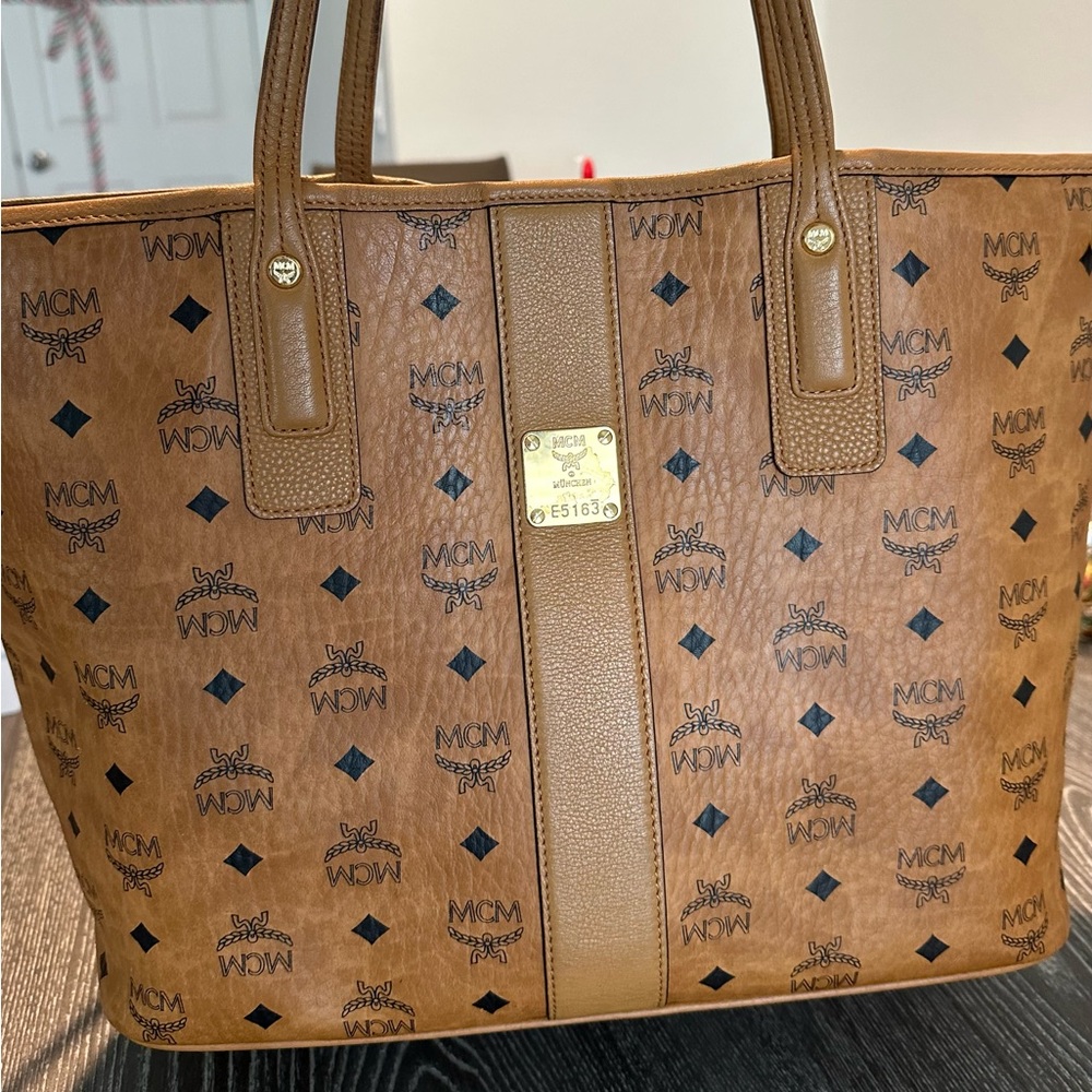 MCM Liz Medium Reversible Tote